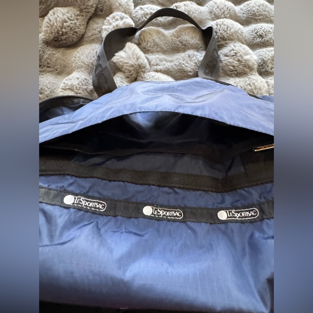 LeSportSac Deep Blue Dakota Medium Deluxe Weekender Bag - Picture 8 of 10